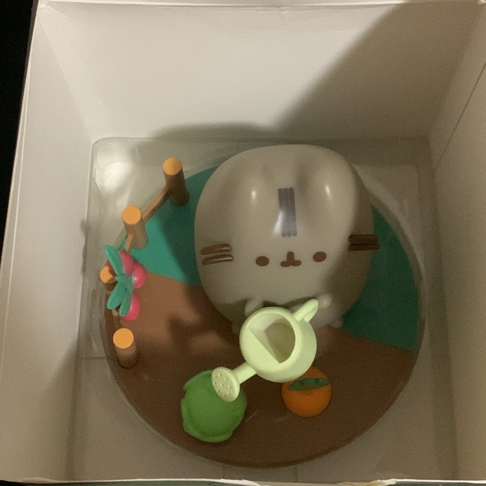 Pusheen Gardening Vinyl Figure New - Picture 5 of 6